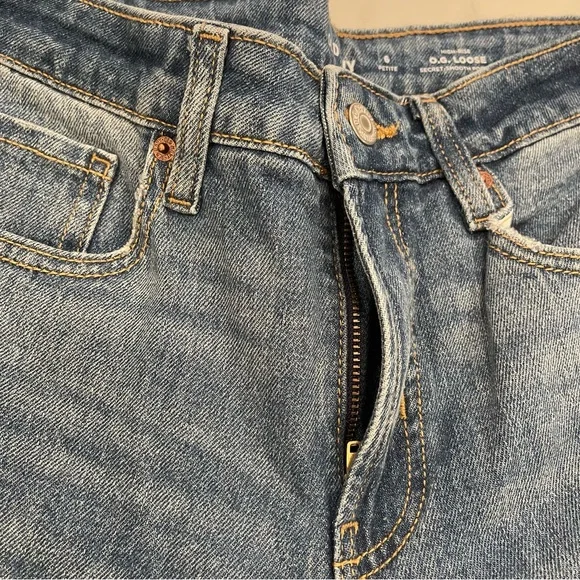 NWT Old Navy Women’s Relaxed Fit Jeans - Medium Blue - Picture 7 of 15